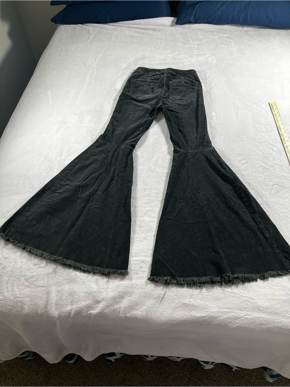 We The Free Women’s Raw Hem Corduroy Bell Bottoms Size 25 Light Black/Dark Gray - Picture 14 of 16